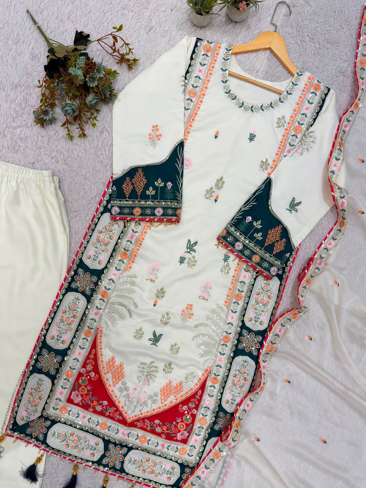 HOUSE OF ILAHI | THE KAFTAAN EDIT