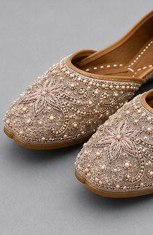 House of Ilahi Hand-Embroidered Designer Jutti