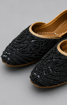 House of Ilahi Hand-Embroidered Designer Jutti