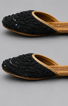 House of Ilahi Hand-Embroidered Designer Jutti