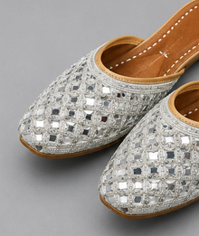 House of Ilahi Hand-Embroidered Designer Jutti